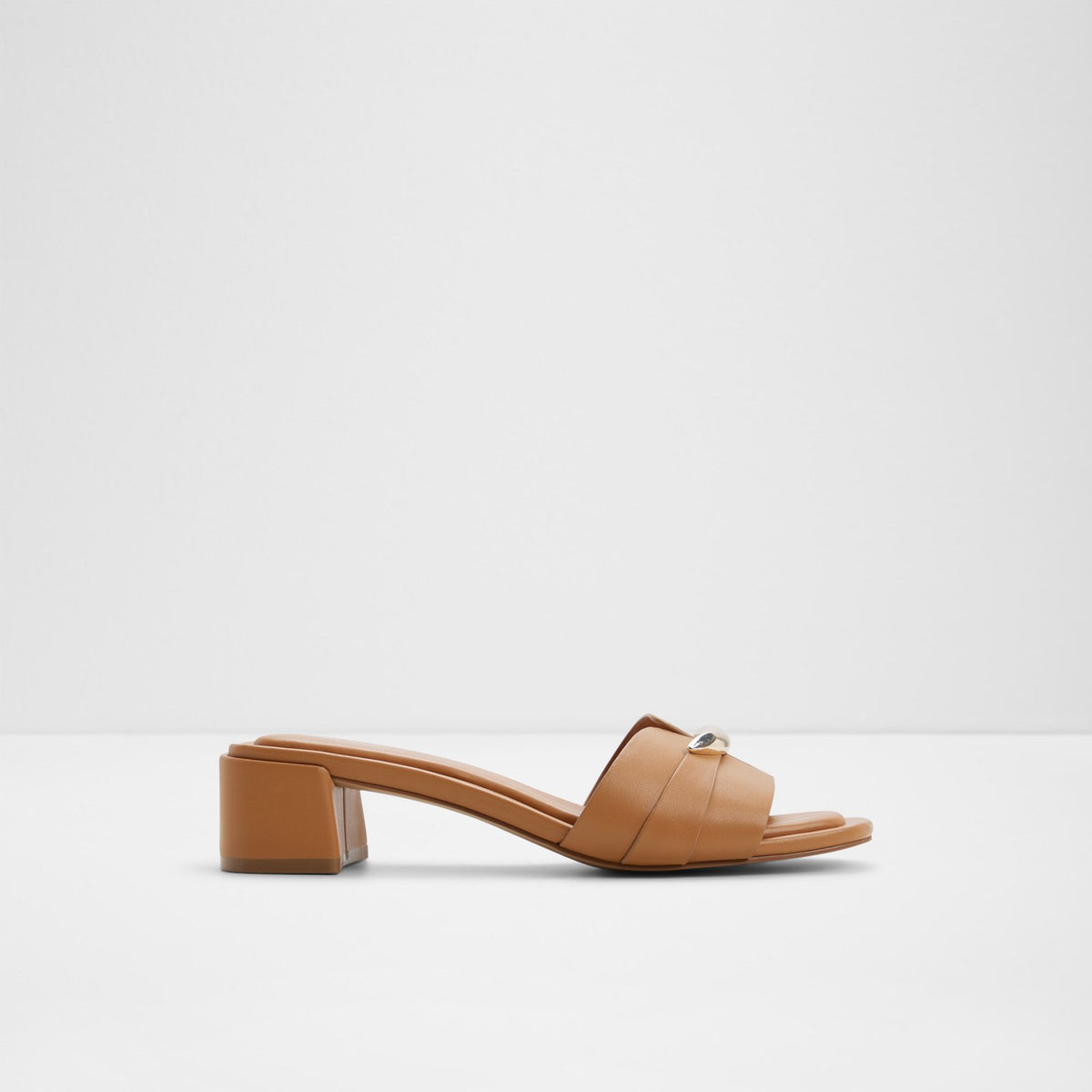 Darrby - Open Tan - square image