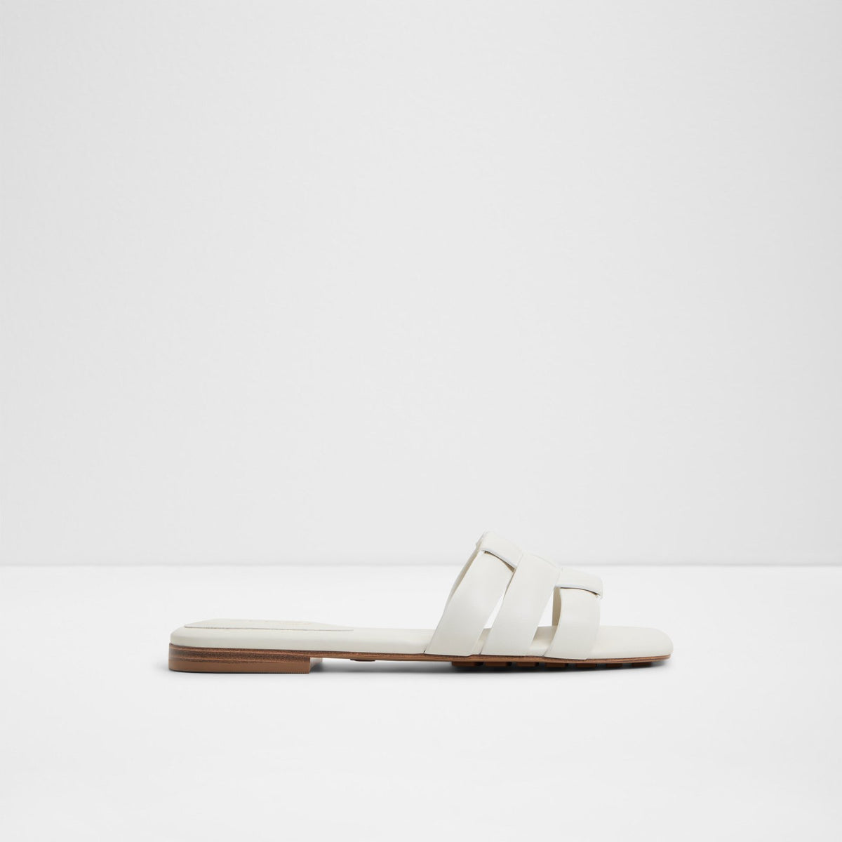 Gotosandal - White - square image
