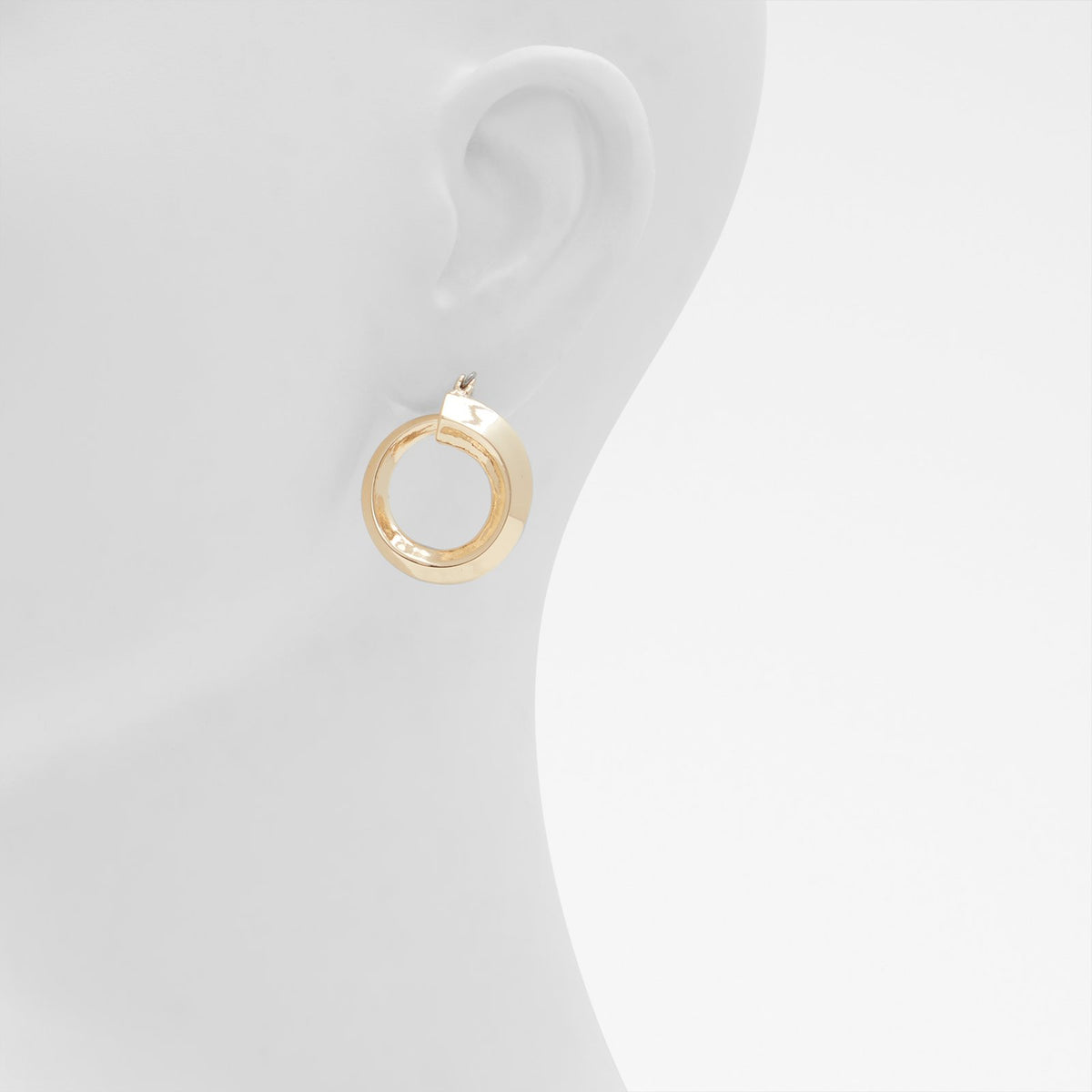 Kourtnay - GOLD - image 1